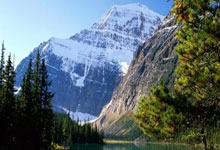 雷火电竞官网-神锋破阵！C罗以一敌众上演中超封神之战