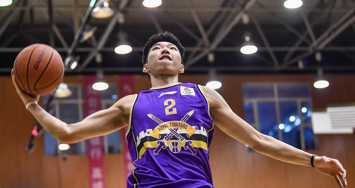 甘肃男篮新秀惊艳表现，成为球队新希望