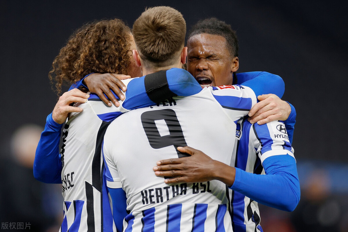 雷火电竞主播-柏林赫塔队客场逆转战胜对手，实现大逆转