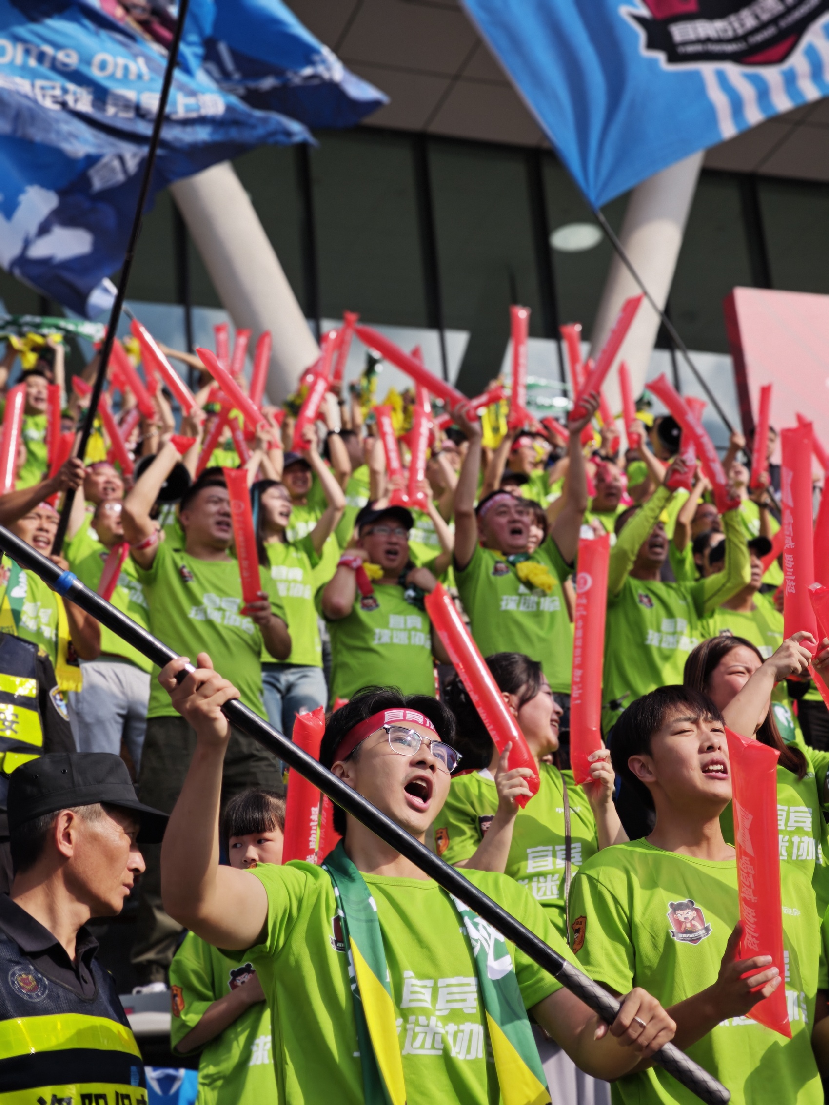 雷火电竞简介-关于一场经典之战！橄榄球点燃球迷热情的信息