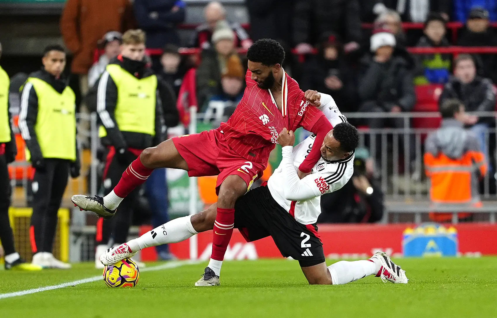 雷火电竞亚洲先驱-利物浦主场战胜阿贾克斯，晋级希望存疑