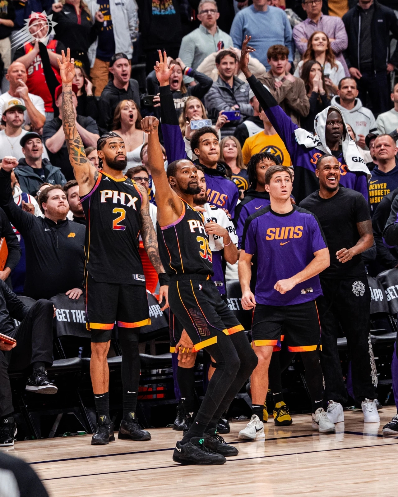 掘金完胜独行侠，周琦统治全场